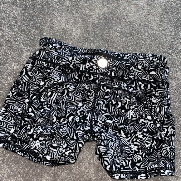 Lululemon seawheeze shorts - Picture 2 of 4